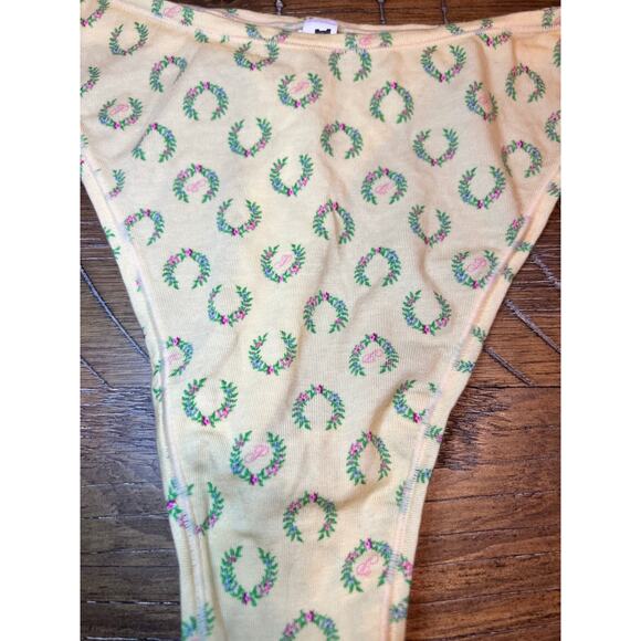 NWT Victoria’s Secret PINK Thong Panty Novelty Wreath Print Size XXL Spring - Picture 2 of 4